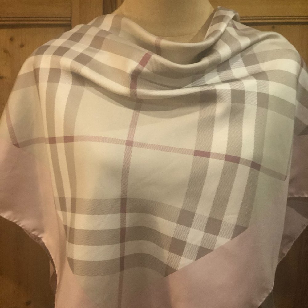 NWTS Vintage Burberry Horseferry Pale Rosewood Check Silk Scarf  34” Square